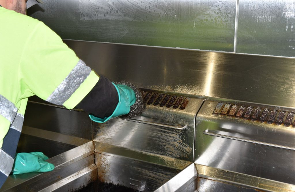 Commercial Chargrill & Flat Top Grill Cleaning